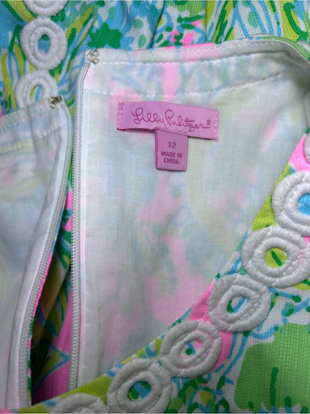 Lilly Pulitzer Shift Dress Size 12 Pink Green Floral Paisley Eyelet Trim Sleevel - Picture 4 of 6